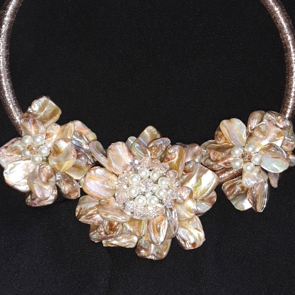 GARDENIA  Flower Statement Necklace - Picture 4 of 8